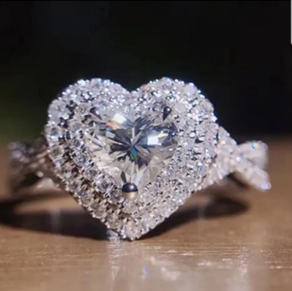 NEW 925 STERLING SILVER WHITE SAPPHIRE RING! - Picture 3 of 5